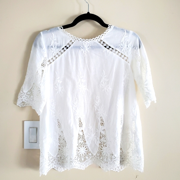 backless blouse w/lovely floral detailing 🌸 - Picture 1 of 2